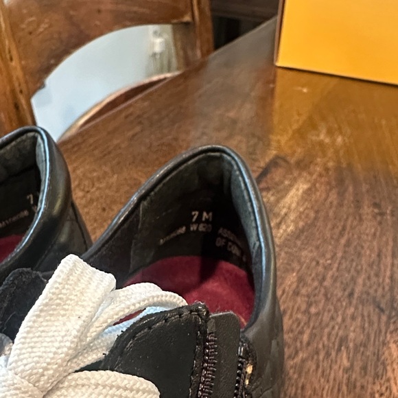 NeW Munro Black Quilted Sneakers with White Soles - Picture 3 of 6